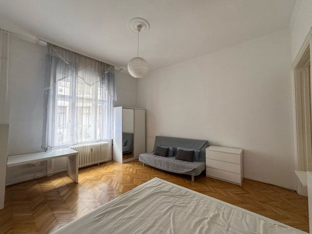 Eladó téglalakás, Budapesten, V. kerületben 74.9 M Ft, 1 szobás