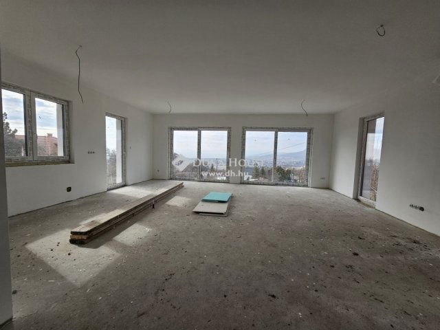 Eladó családi ház, Szentendrén 215 M Ft, 5 szobás