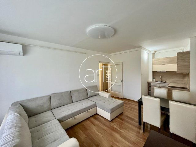 Kiadó panellakás, albérlet, Szegeden, Hargitai utcában, 2 szobás