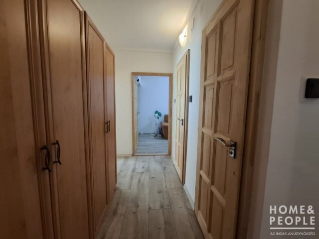 Eladó téglalakás, Szegeden 60.5 M Ft, 3 szobás