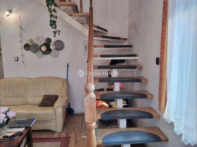 Eladó családi ház, Szentgotthárdon 89.9 M Ft, 8 szobás