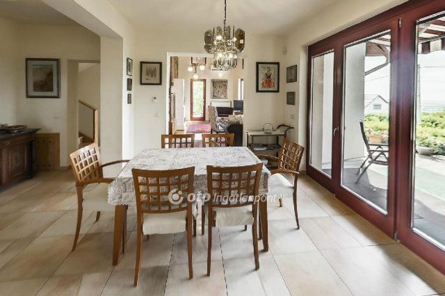 Eladó családi ház, Nadapon 239 M Ft, 5+1 szobás