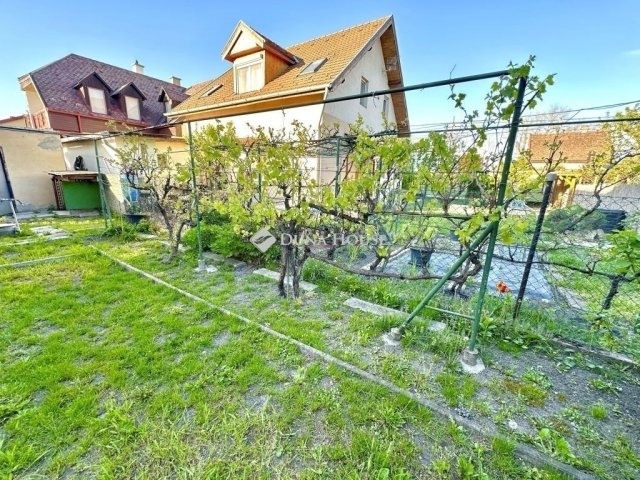 Eladó családi ház, Budapesten, III. kerületben 182.9 M Ft