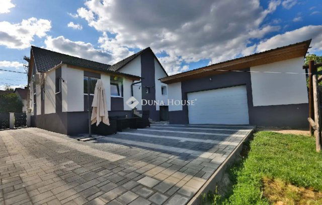 Eladó családi ház, Pécsett, Fő utcában 96.5 M Ft, 3 szobás