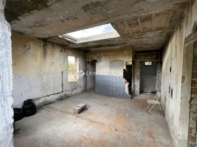 Eladó telek, Ercsiben 16 M Ft / költözzbe.hu