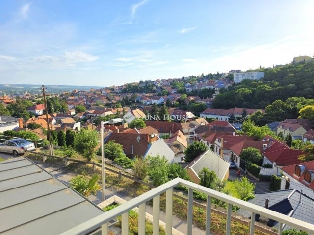 Eladó téglalakás, Pécsett 99.9 M Ft, 2 szobás