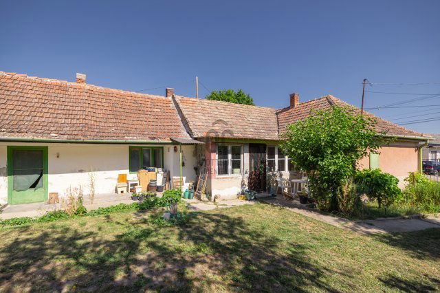 Eladó családi ház, Balatonszabadiban 39.9 M Ft, 2 szobás