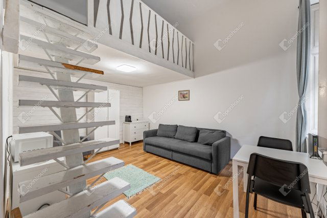 Eladó téglalakás, Budapesten, VI. kerületben 43.9 M Ft, 1 szobás