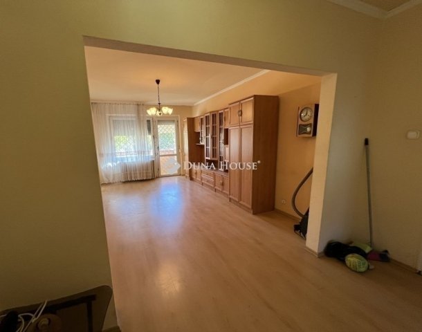 Eladó panellakás, Szegeden 56.5 M Ft, 2 szobás