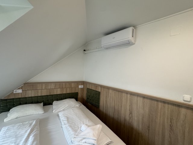 Eladó hotel, Pécsett, Kálvária utcában 350 M Ft, 14 szobás