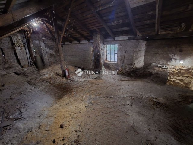 Eladó családi ház, Veszprémben 64.9 M Ft, 1 szobás