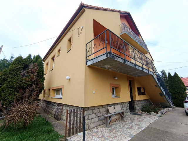 Eladó családi ház, Pécsett 115 M Ft, 4 szobás