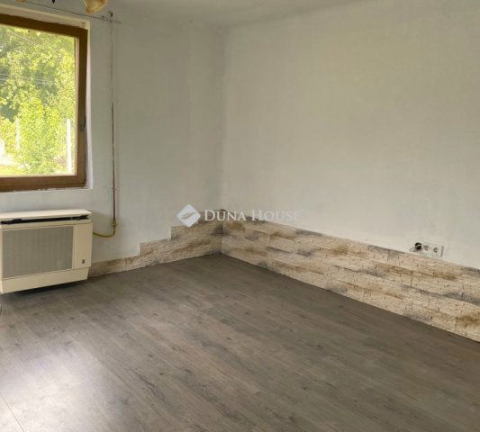 Eladó családi ház, Tasson 19 M Ft, 2 szobás