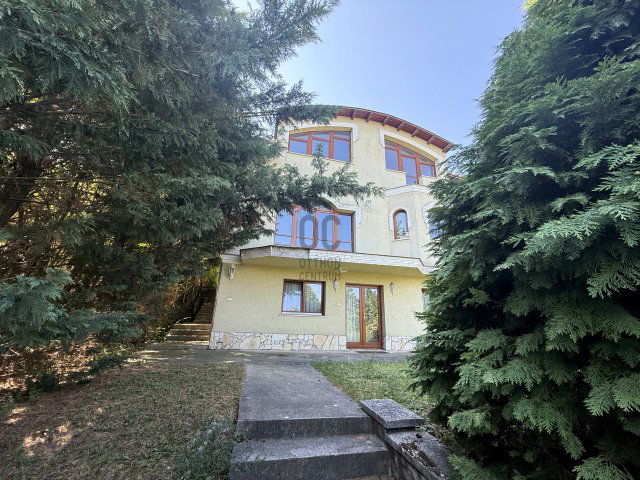 Eladó családi ház, Solymáron 189.9 M Ft, 5 szobás