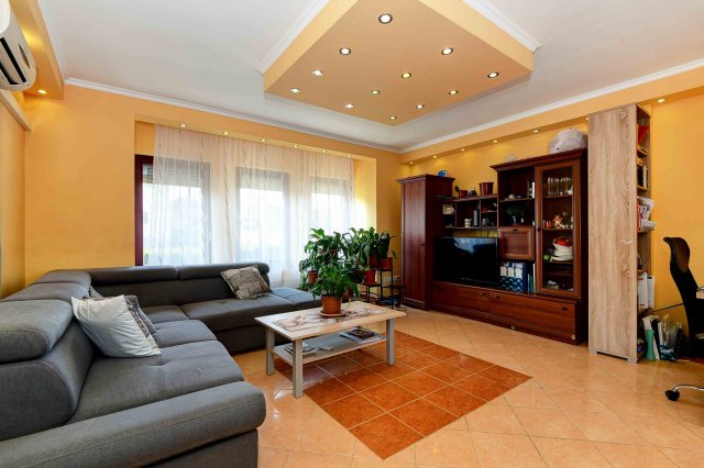 Eladó sorház, Aszódon, Szentkereszt utcában 179.9 M Ft, 6 szobás