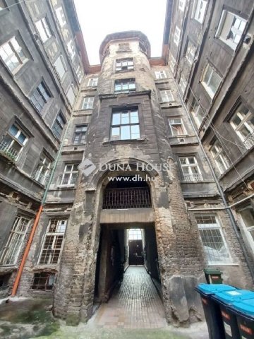 Eladó téglalakás, Budapesten, VI. kerületben 44.9 M Ft, 1 szobás