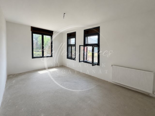 Eladó családi ház, Hosszúhetényen 32.9 M Ft, 4 szobás