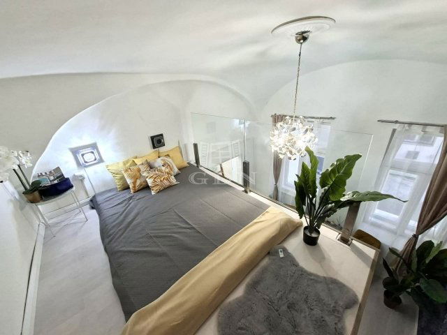 Eladó téglalakás, Budapesten, VI. kerületben 51.8 M Ft, 1 szobás