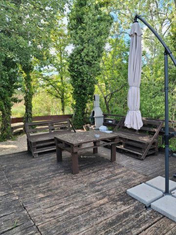 Eladó nyaraló, Szigetbecsén 89.9 M Ft, 4 szobás