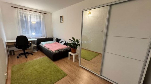 Kiadó panellakás, albérlet, Debrecenben 270 E Ft / hó, 3 szobás