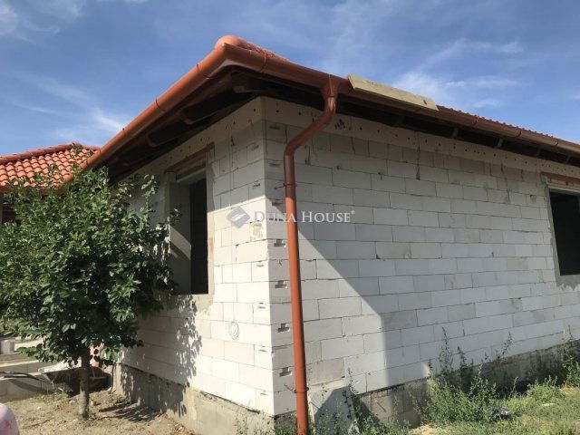 Eladó családi ház, Besnyőn 99.9 M Ft, 3+1 szobás