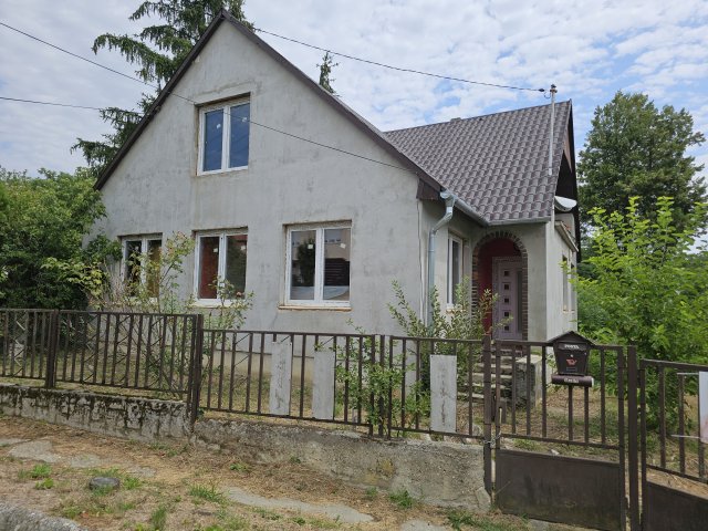 Eladó családi ház, Igalon 49 M Ft, 6+3 szobás