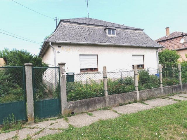 Eladó családi ház, Nyergesújfaluban 38 M Ft, 3 szobás
