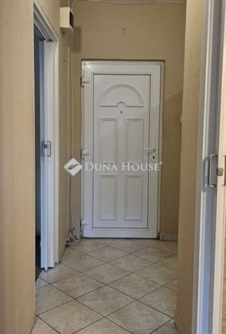 Eladó panellakás, Pécsett 37.99 M Ft, 2 szobás