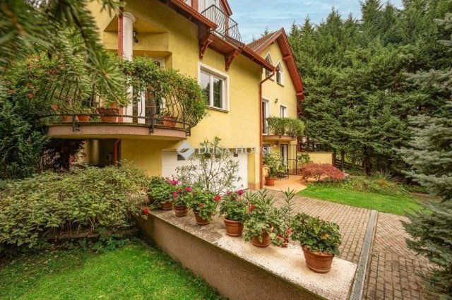 Eladó családi ház, Budapesten, III. kerületben 319.8 M Ft
