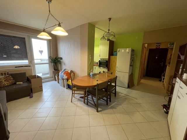 Eladó panellakás, Veszprémben 58 M Ft, 1+3 szobás