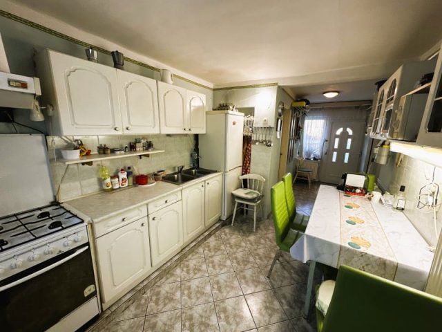 Eladó ikerház, Komlón 29.5 M Ft, 3 szobás / költözzbe.hu