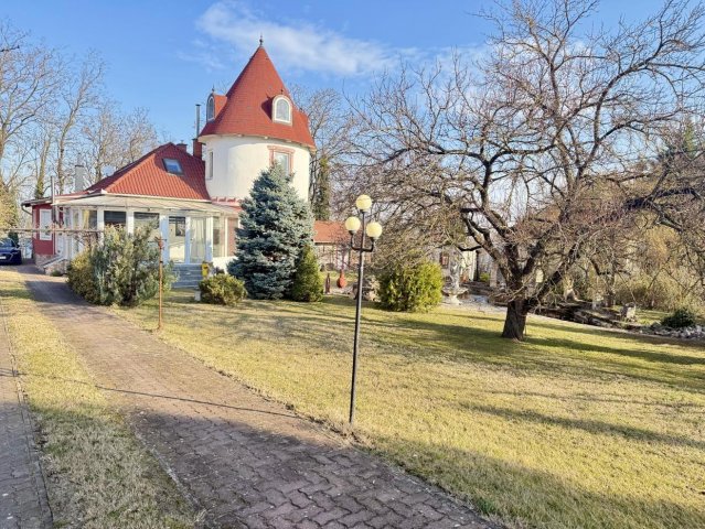 Eladó családi ház, Komáromban 93.296 M Ft, 3 szobás