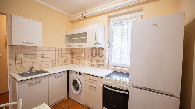 Eladó téglalakás, Szekszárdon 35.5 M Ft, 2 szobás