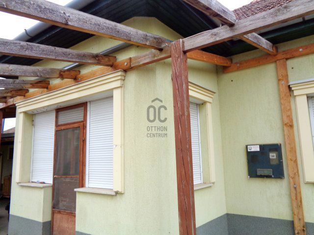 Eladó családi ház, Tiszajenőn 40 M Ft, 3 szobás
