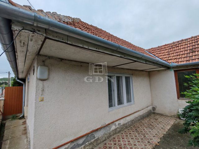 Eladó családi ház, Pécelen 49.9 M Ft, 1+1 szobás