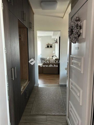 Eladó panellakás, Pécsett 56.9 M Ft, 3 szobás