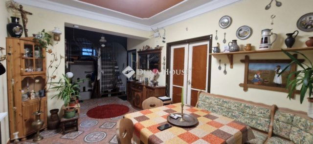 Eladó családi ház, Tabon 54.9 M Ft, 4 szobás