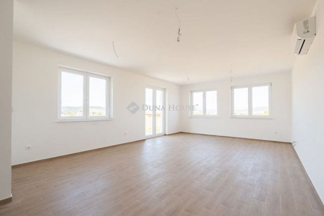 Eladó ikerház, Tarjánon, Nefelejcs utcában 97.6 M Ft, 4 szobás