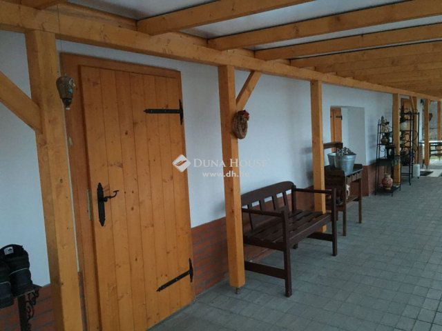 Eladó családi ház, Lajosmizsén 500 M Ft, 4 szobás