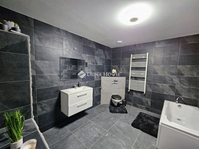 Eladó sorház, Szigethalmon 129 M Ft, 8 szobás