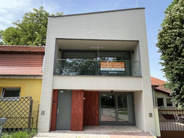 Eladó téglalakás, Siófokon 81 M Ft, 2 szobás