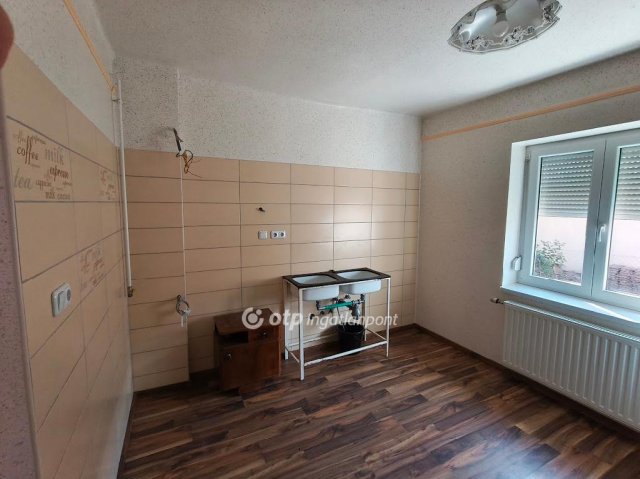 Eladó családi ház, Rácalmáson 66 M Ft, 3+1 szobás