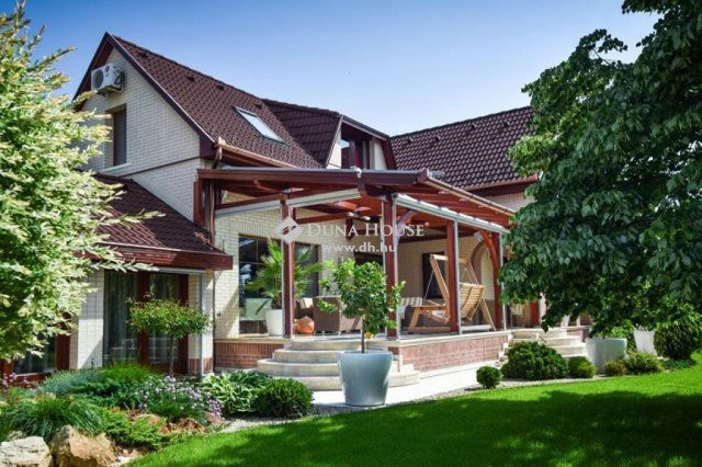 Eladó családi ház, Orosházán 1347.5 M Ft, 10 szobás