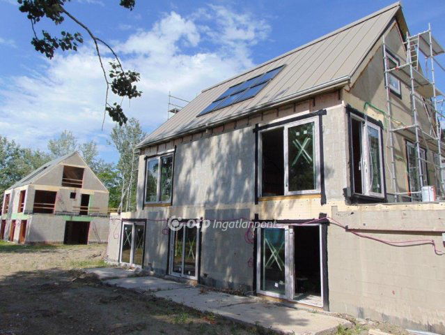 Eladó nyaraló, Balatonakarattyán 208.331 M Ft, 3 szobás