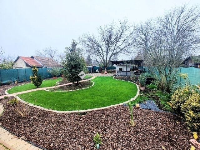 Eladó családi ház, Szegeden 214.9 M Ft, 5 szobás