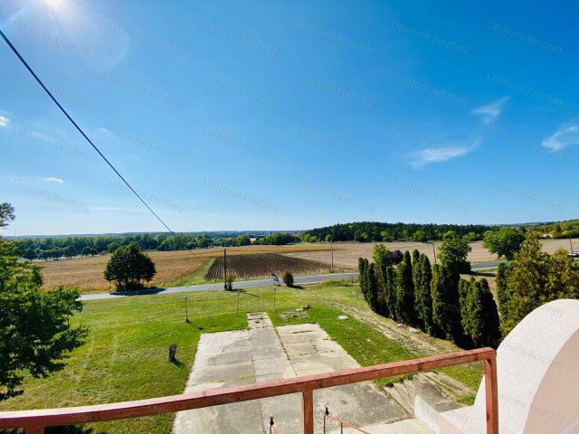 Eladó hotel, Keszthelyen 144 M Ft, 10 szobás