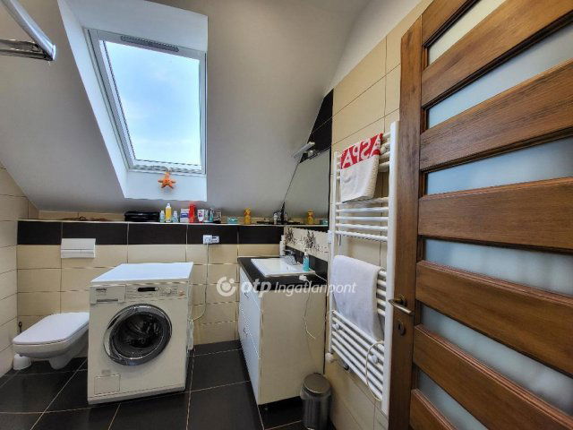 Eladó családi ház, Siófokon 198 M Ft, 6 szobás