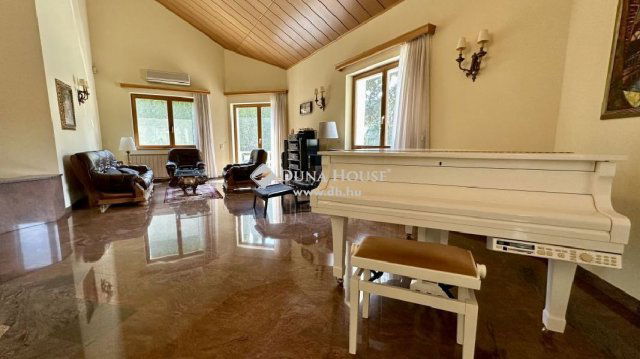 Eladó családi ház, Leányfaluban 577.5 M Ft, 6+1 szobás