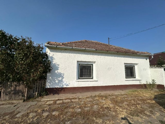 Eladó családi ház, Homokmégyen 9.9 M Ft, 2+3 szobás