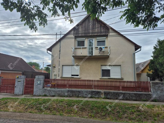 Eladó családi ház, Üllőn 124.999 M Ft, 5 szobás